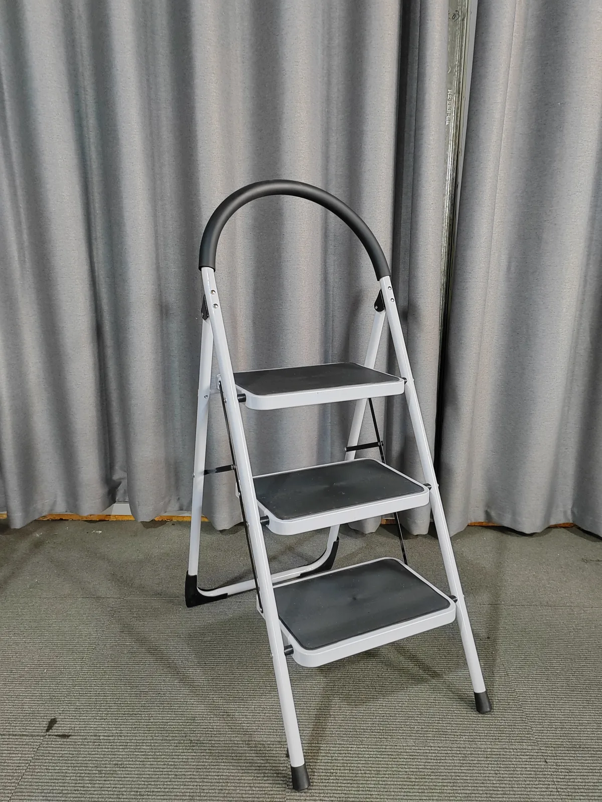 Compact folding ladder suitable for multi-use programs