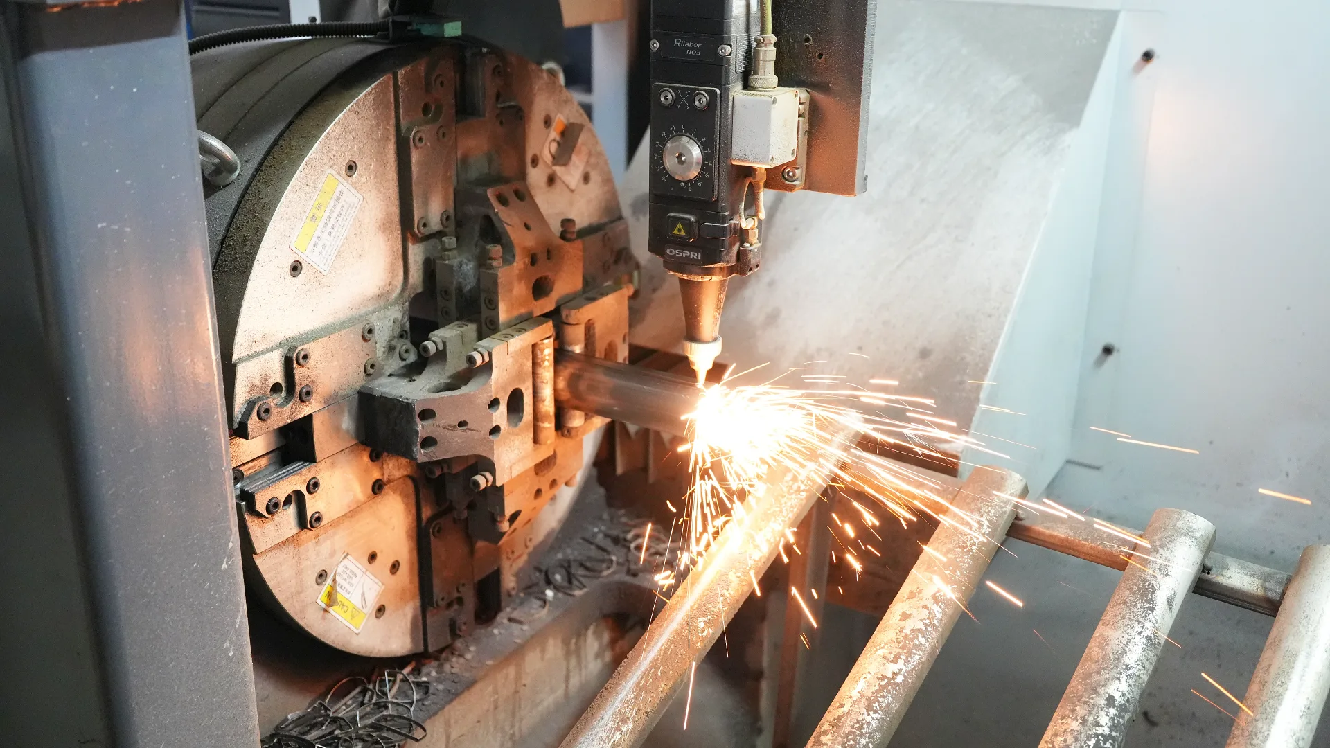 Laser cutting machine for ladder parts