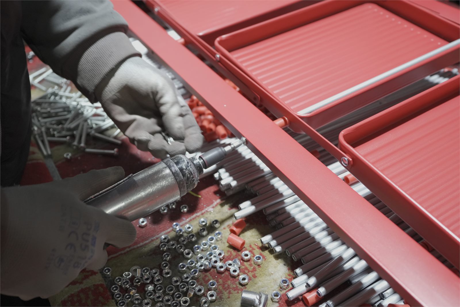 Step ladder assembly quality check