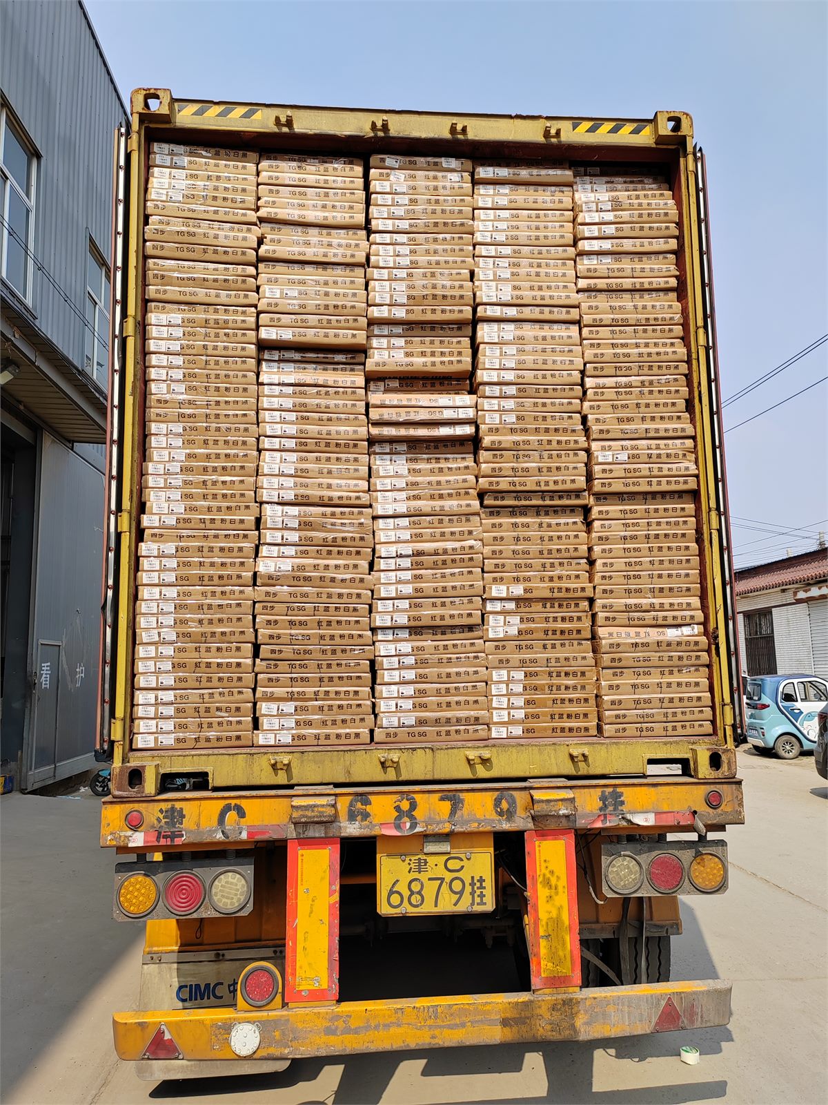 Step ladder container loading capacity